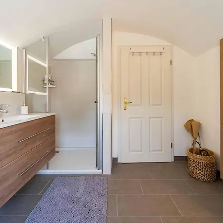 Seeblick-dachgeschoss In Historischer Zentral 4 Pax Lägenhet