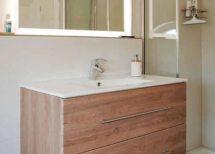 Seeblick-dachgeschoss In Historischer Zentral 4 Pax