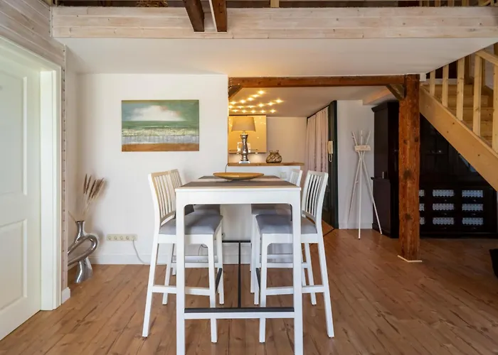 Apartment Seeblick-dachgeschoss In Historischer Zentral 4 Pax