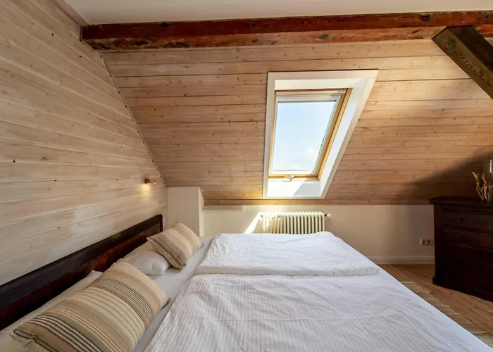 Apartment Seeblick-dachgeschoss In Historischer Zentral 4 Pax