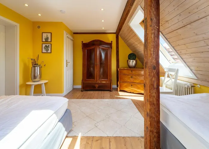 Seeblick-dachgeschoss In Historischer Zentral 4 Pax