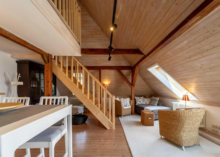 Seeblick-dachgeschoss In Historischer Zentral 4 Pax